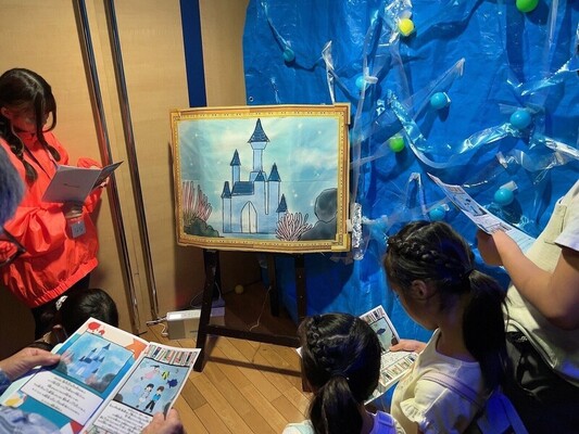 夏イベント オープニング“歩く絵本