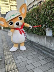 着ぐるみと一緒に「火の用心」で防犯啓発を巡回しながら街の危険を