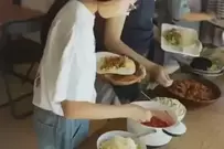 305297