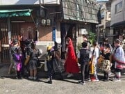 351523