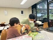 328526