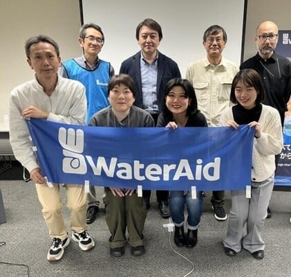 2025年11月に東京で開催したスピーカー講習会の集合写真。学生から現役社会人、退職後の方まで、さまざまな方がご参加くださり、和やかな雰囲気で世界の水・トイレについて学びを深めました。